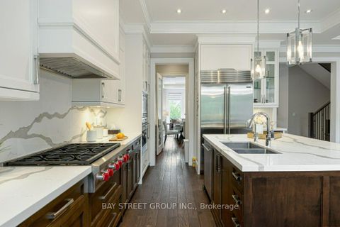 Photo 10 at 36A Doverwood Court, Newtonbrook East, Toronto