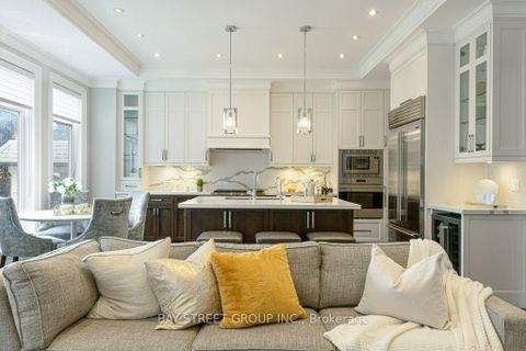 Photo 12 at 36A Doverwood Court, Newtonbrook East, Toronto