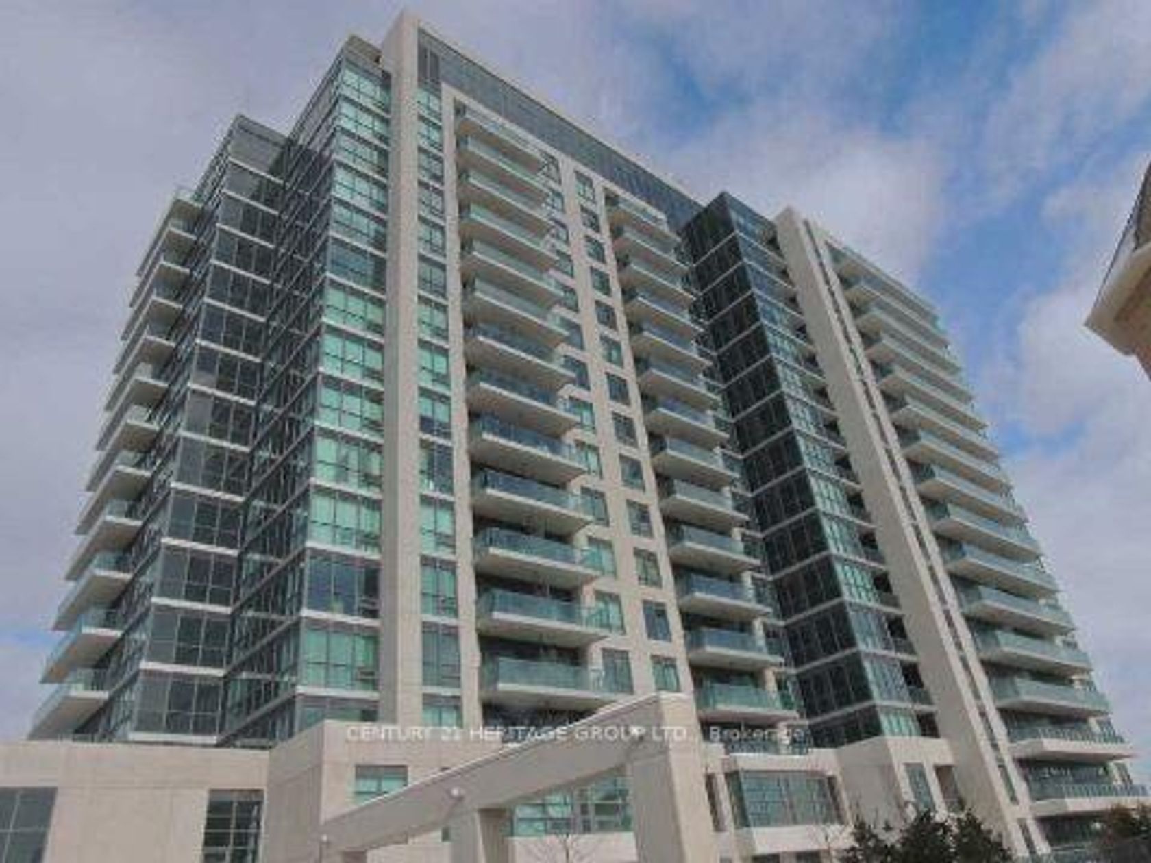 805 - 35 Brian Peck Crescent, Thorncliffe Park, Toronto photo 3