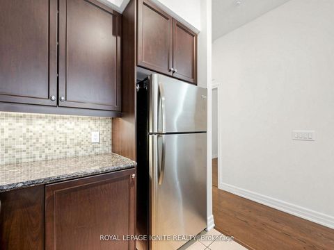 Photo 15 at 204 - 500 St.Clair Avenue W, Forest Hill South, Toronto