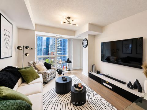 Photo 4 at 1408 - 318 Richmond Street W, Waterfront Communities C1, Toronto