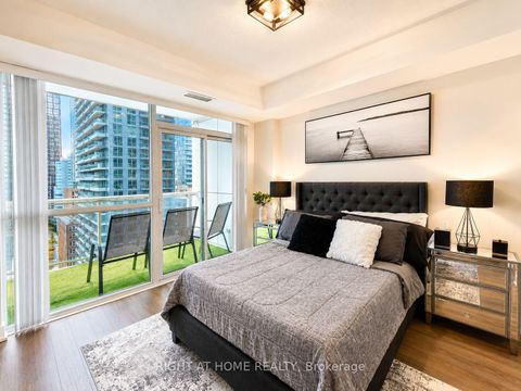 Photo 9 at 1408 - 318 Richmond Street W, Waterfront Communities C1, Toronto