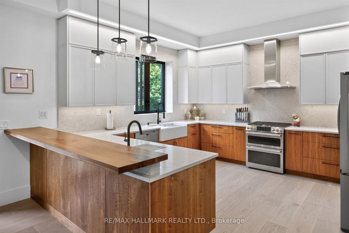 Photo 9 at 21 Allenwood Crescent, Bayview Village, Toronto