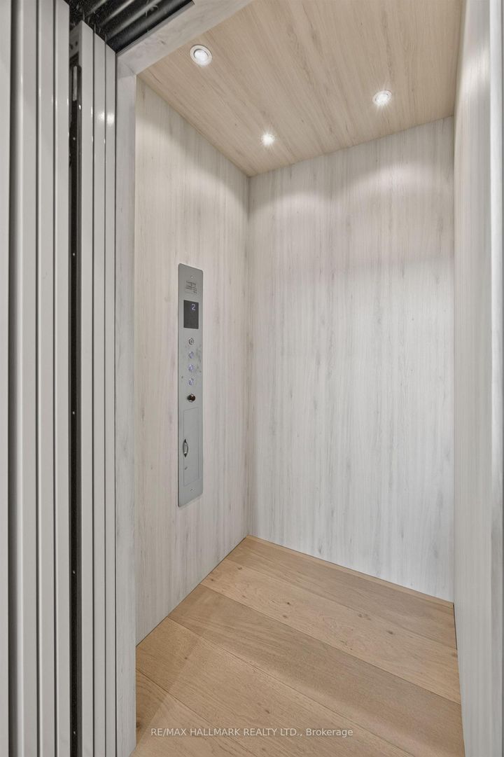 Photo 20 at 21 Allenwood Crescent, Bayview Village, Toronto