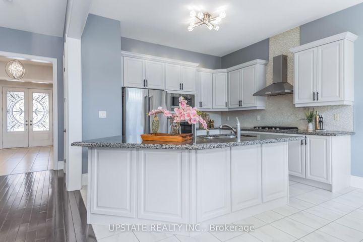 Photo 18 at 23 Spain Crescent, Toronto Gore Rural Estate, Brampton