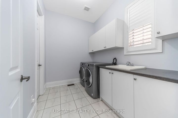 Photo 20 at 23 Spain Crescent, Toronto Gore Rural Estate, Brampton