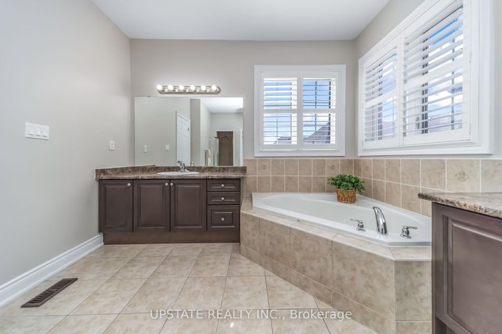 Photo 26 at 23 Spain Crescent, Toronto Gore Rural Estate, Brampton