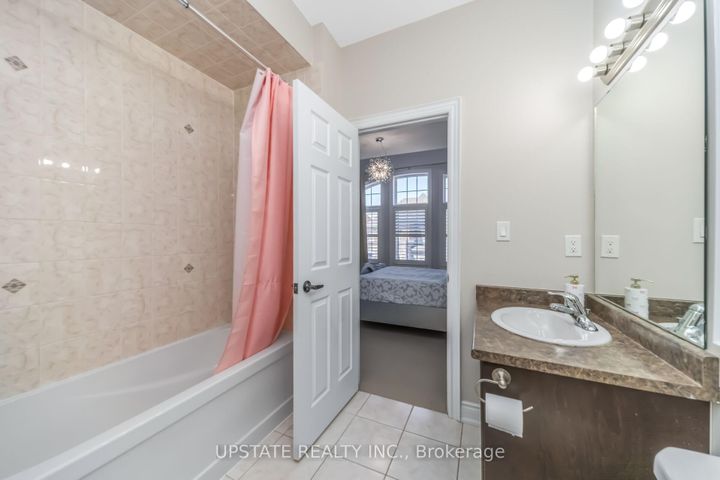 Photo 28 at 23 Spain Crescent, Toronto Gore Rural Estate, Brampton