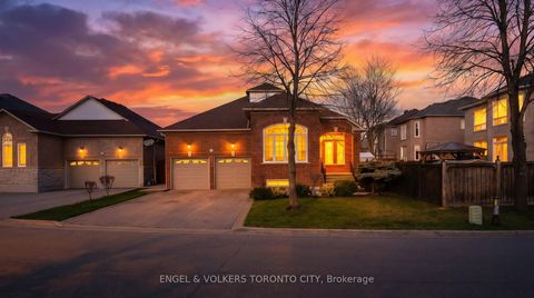 Photo 1 at 11 Aventura Crescent, Sonoma Heights, Vaughan