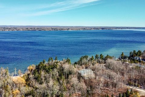Photo 2 at 38 Camelot Square, Shore, Barrie