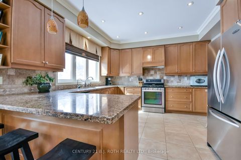 Photo 9 at 38 Camelot Square, Shore, Barrie