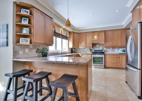 Photo 10 at 38 Camelot Square, Shore, Barrie