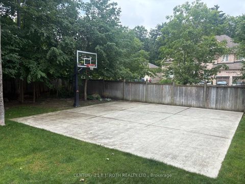 Photo 33 at 38 Camelot Square, Shore, Barrie