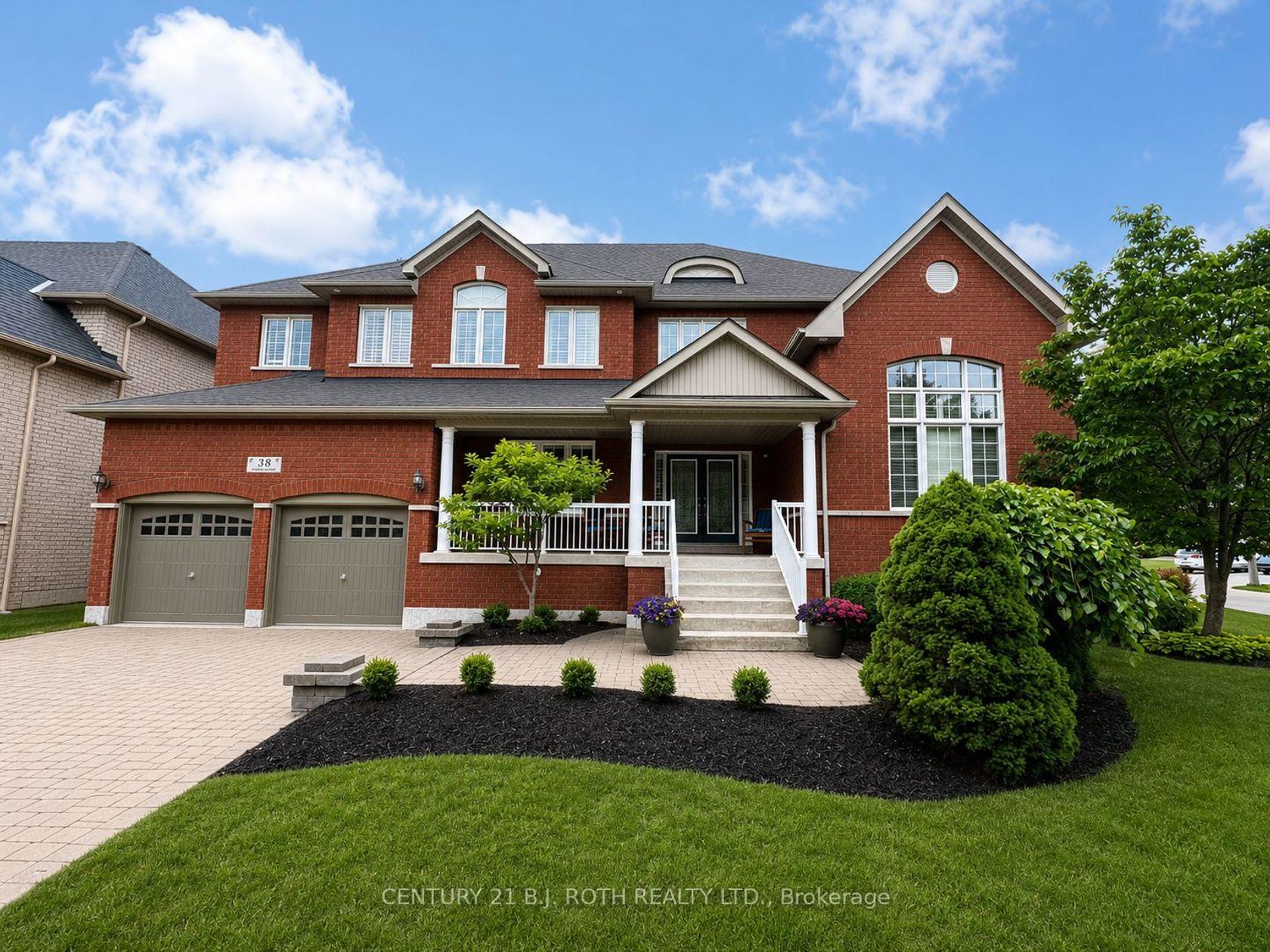 38 Camelot Square, Shore, Barrie photo number 2