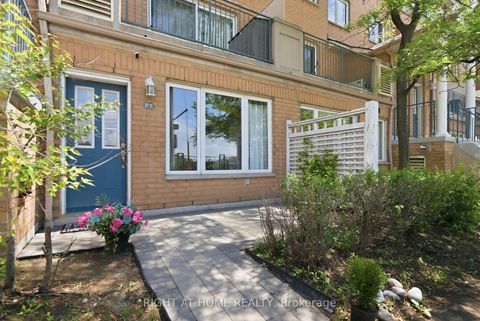 Photo 3 at 25 - 117 Omni Drive, Bendale, Toronto
