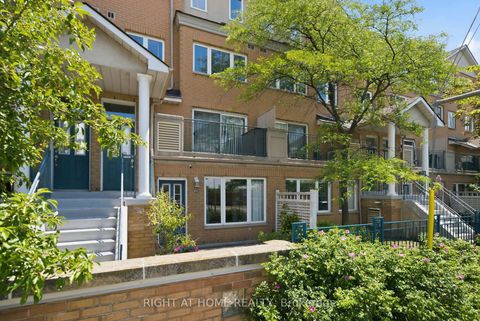 Photo 7 at 25 - 117 Omni Drive, Bendale, Toronto