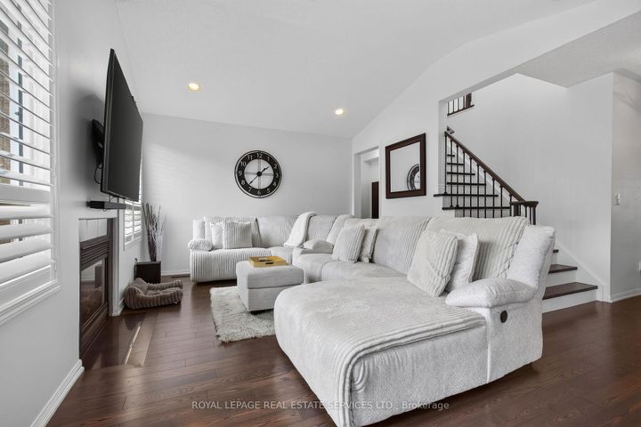 Photo 16 at 852 Trudeau Drive, BE Beaty, Milton