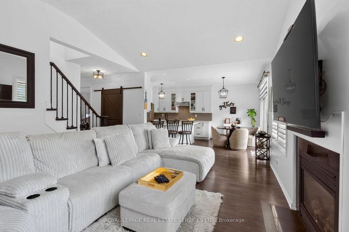 Photo 17 at 852 Trudeau Drive, BE Beaty, Milton