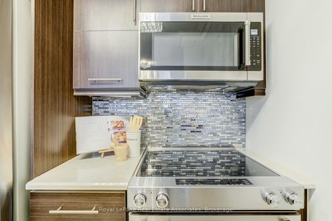Photo 8 at 610 - 825 Church Street, Moore Park, Toronto