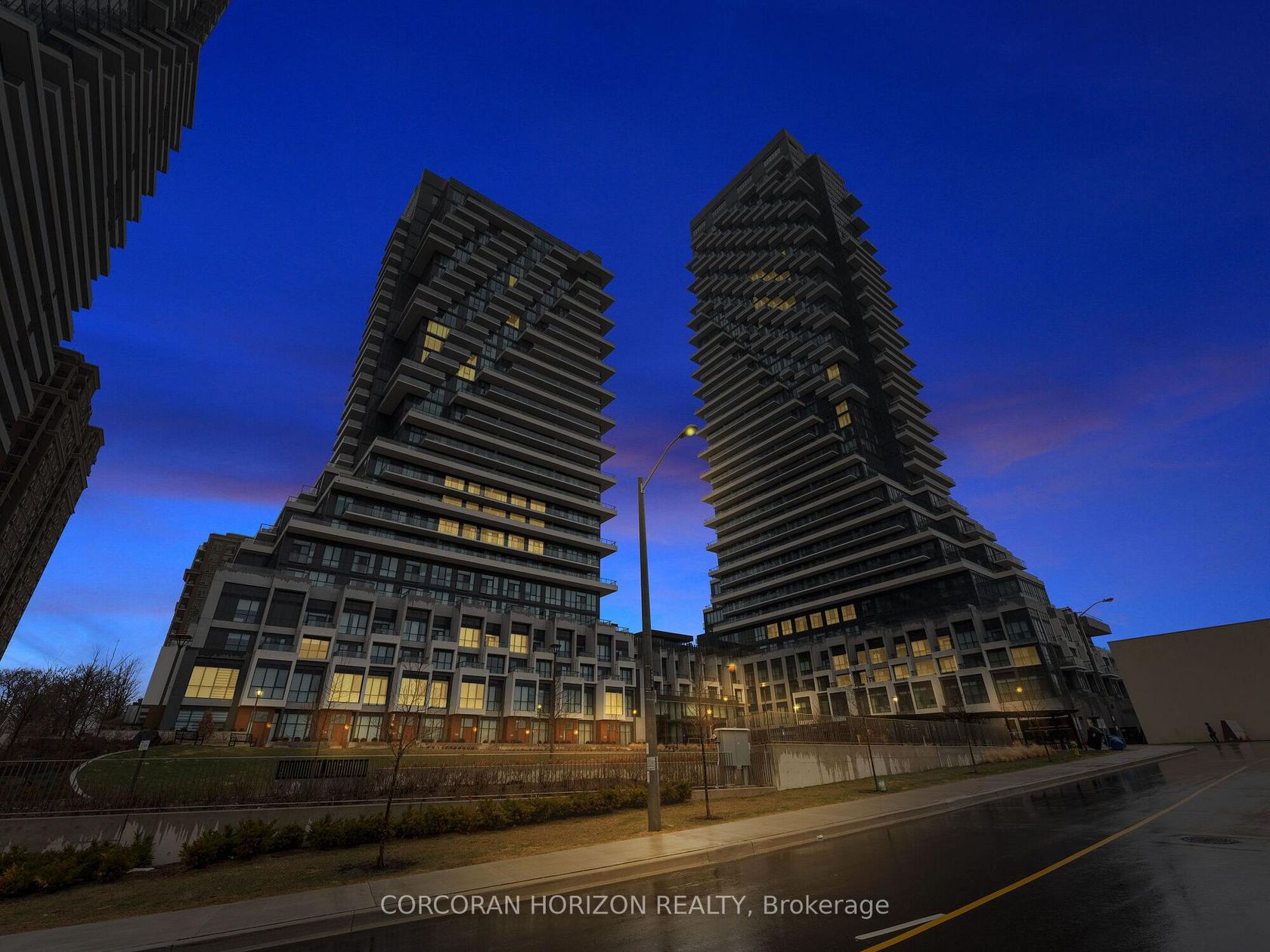 221 - 30 Inn On The Park Drive, Don Mills, Toronto photo number 2