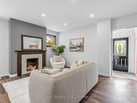 Photo 2 at 1303 Woodbine Avenue, Lumsden, Toronto