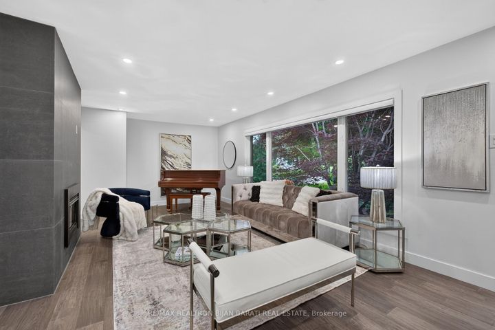 Photo 3 at 53 Sumner Heights Drive, Bayview Village, Toronto