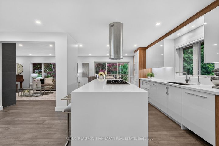 Photo 10 at 53 Sumner Heights Drive, Bayview Village, Toronto