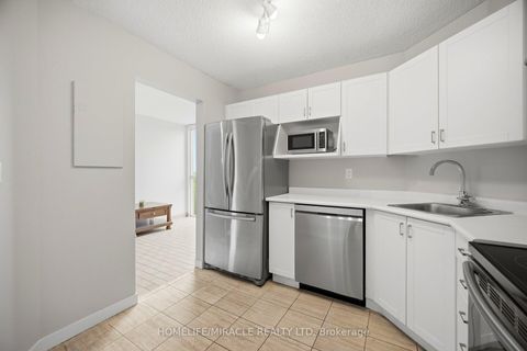 Photo 5 at 707 - 41 Markbrook Lane, Jamestown, Toronto