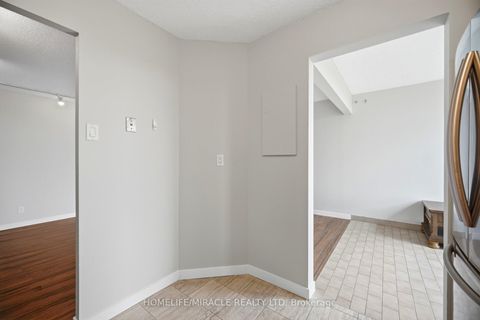 Photo 16 at 707 - 41 Markbrook Lane, Jamestown, Toronto