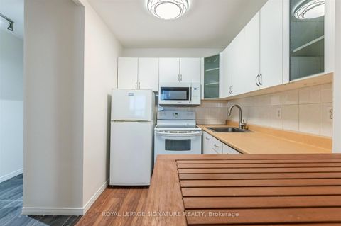 Photo 8 at 2108 - 40 Homewood Avenue, South St. James Town, Toronto