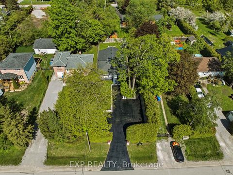 Photo 2 at 32 Farley Circle, Historic Lakeshore Communities, Georgina