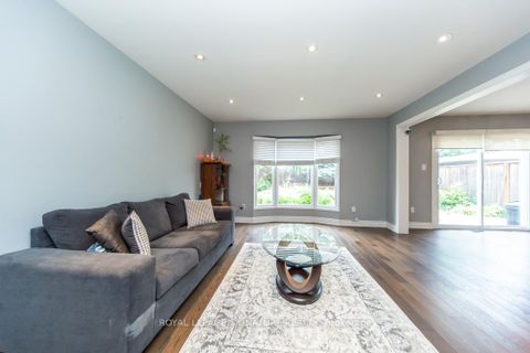 Photo 12 at 154 Oliver Lane, Maple, Vaughan