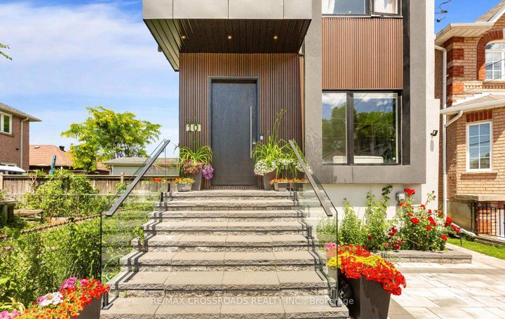 Photo 2 at 10 Hamstead Avenue, Lumsden, Toronto
