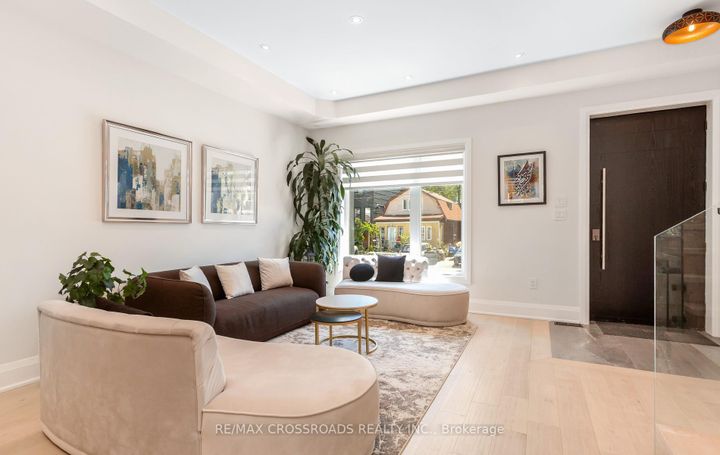 Photo 4 at 10 Hamstead Avenue, Lumsden, Toronto