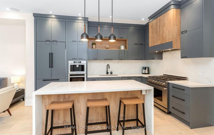 Photo 8 at 10 Hamstead Avenue, Lumsden, Toronto