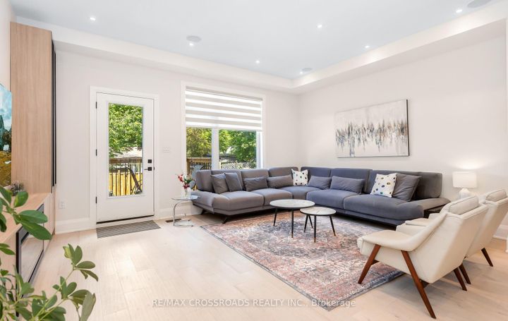 Photo 12 at 10 Hamstead Avenue, Lumsden, Toronto