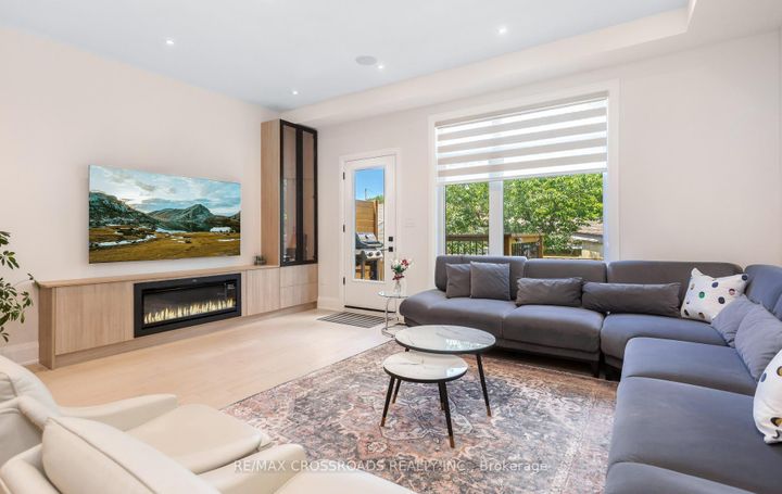 Photo 13 at 10 Hamstead Avenue, Lumsden, Toronto