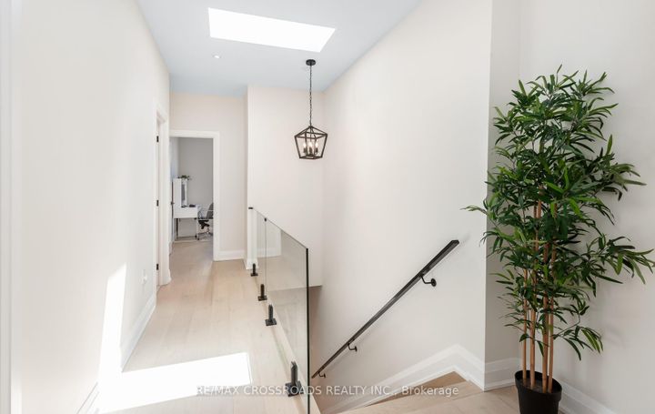 Photo 14 at 10 Hamstead Avenue, Lumsden, Toronto