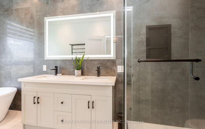 Photo 20 at 10 Hamstead Avenue, Lumsden, Toronto