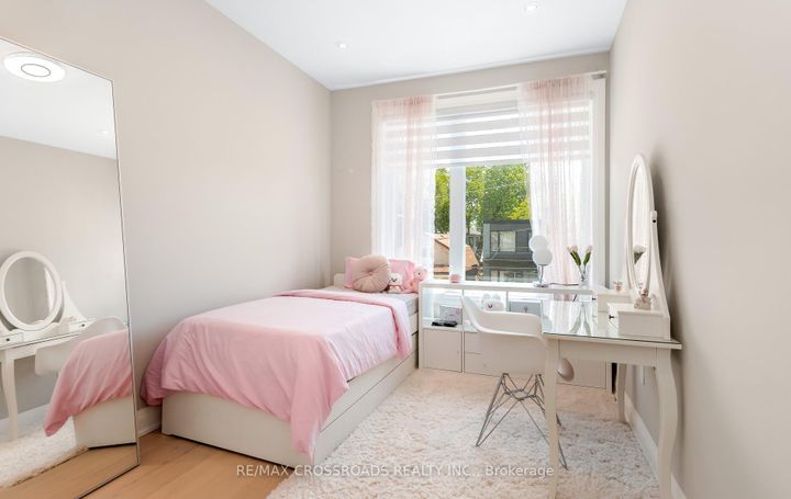 Photo 26 at 10 Hamstead Avenue, Lumsden, Toronto