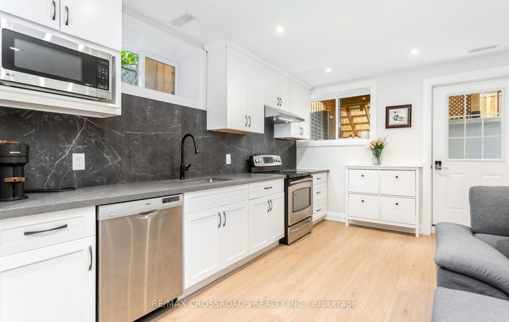 Photo 36 at 10 Hamstead Avenue, Lumsden, Toronto
