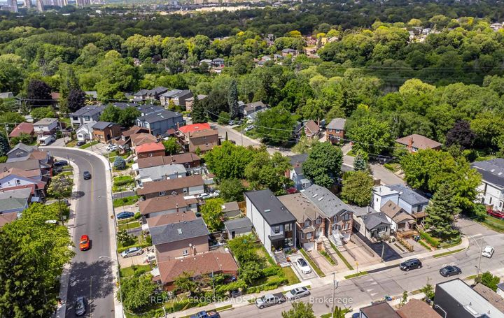 Photo 46 at 10 Hamstead Avenue, Lumsden, Toronto