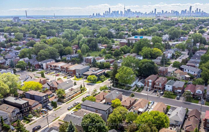 Photo 47 at 10 Hamstead Avenue, Lumsden, Toronto