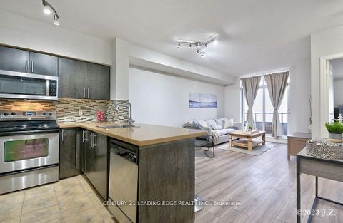 Photo 3 at 911 - 9225 Jane Street, Maple, Vaughan