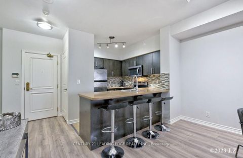 Photo 5 at 911 - 9225 Jane Street, Maple, Vaughan