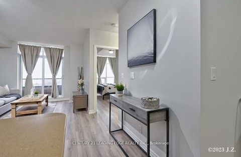 Photo 10 at 911 - 9225 Jane Street, Maple, Vaughan