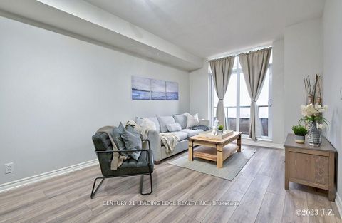 Photo 11 at 911 - 9225 Jane Street, Maple, Vaughan
