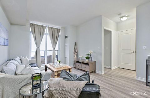Photo 12 at 911 - 9225 Jane Street, Maple, Vaughan