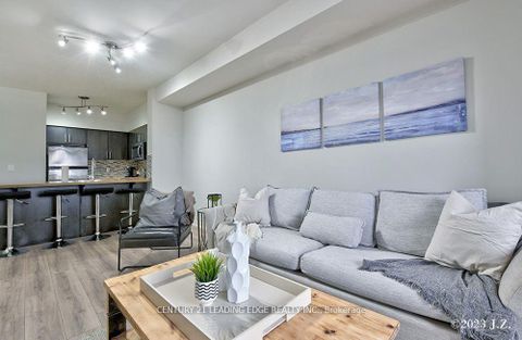 Photo 13 at 911 - 9225 Jane Street, Maple, Vaughan