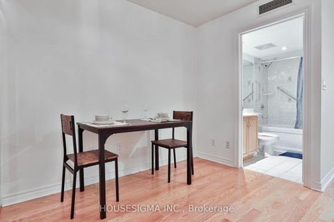 Photo 2 at 222 - 270 Wellington St Street W, Waterfront Communities C1, Toronto